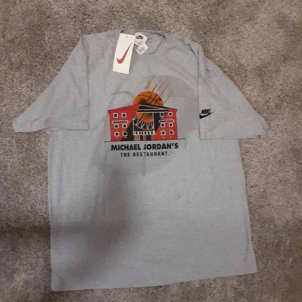 Men's Nike "Michael Jordan's The Restaurant" T-shirt (Vintage 👕) - Picture 4 of 8